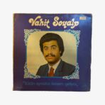 Plak - Vahit Soyalp | Bütün Aynaları Kırasım Geliyor - Görsel 2